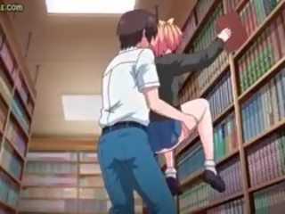 Paauglys anime studentas gauna prisukamas į biblioteka